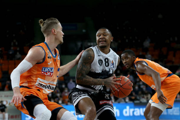 赛场并表现 赛场并表现